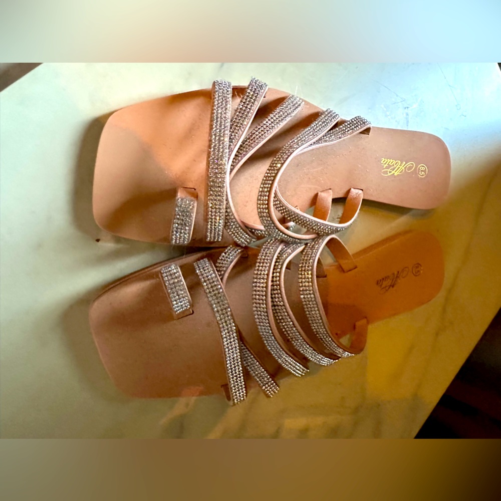 NWT chic faux crystal sandals. 8.5